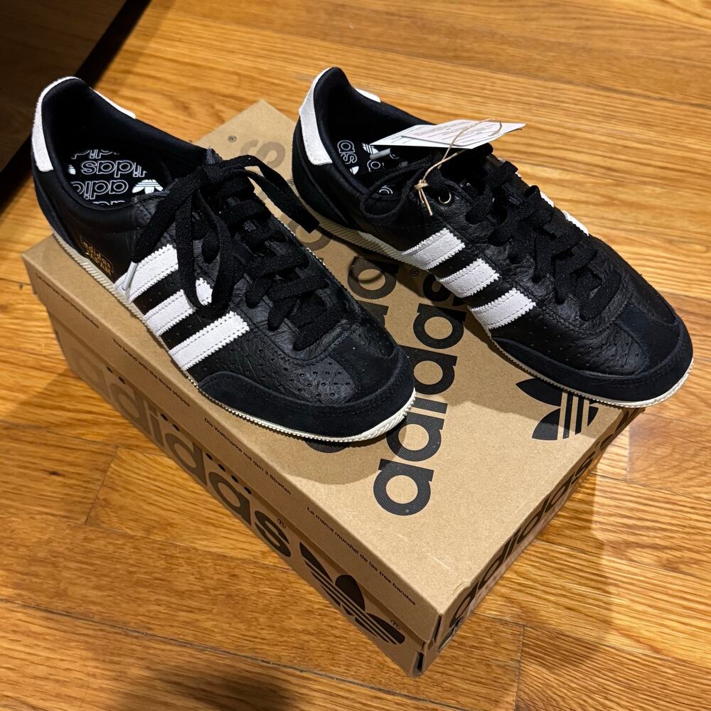 NWT Adidas Originals Japan Low Top Sneaker Size 7.5 Women Black White Gold - Picture 3 of 10